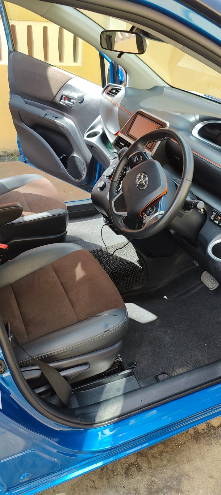 Car Rental-Toyota Sienta- 7 Seater